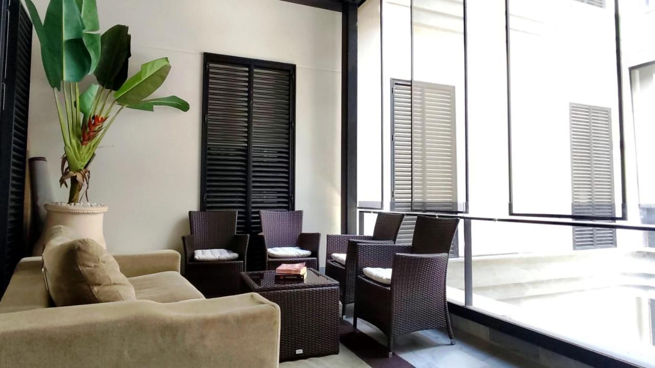 Selecta Elegante Apartamento Con Patio En Centro Historico Sevilla Bagian luar foto